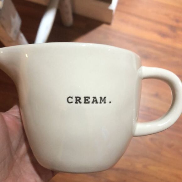 Rae Dunn Artisan creamer. - Picture 1 of 8